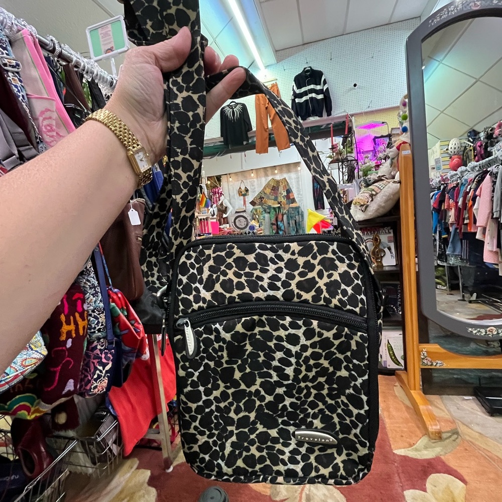 NWOT Travelon Leopard Print Crossbody Shoulder Bag